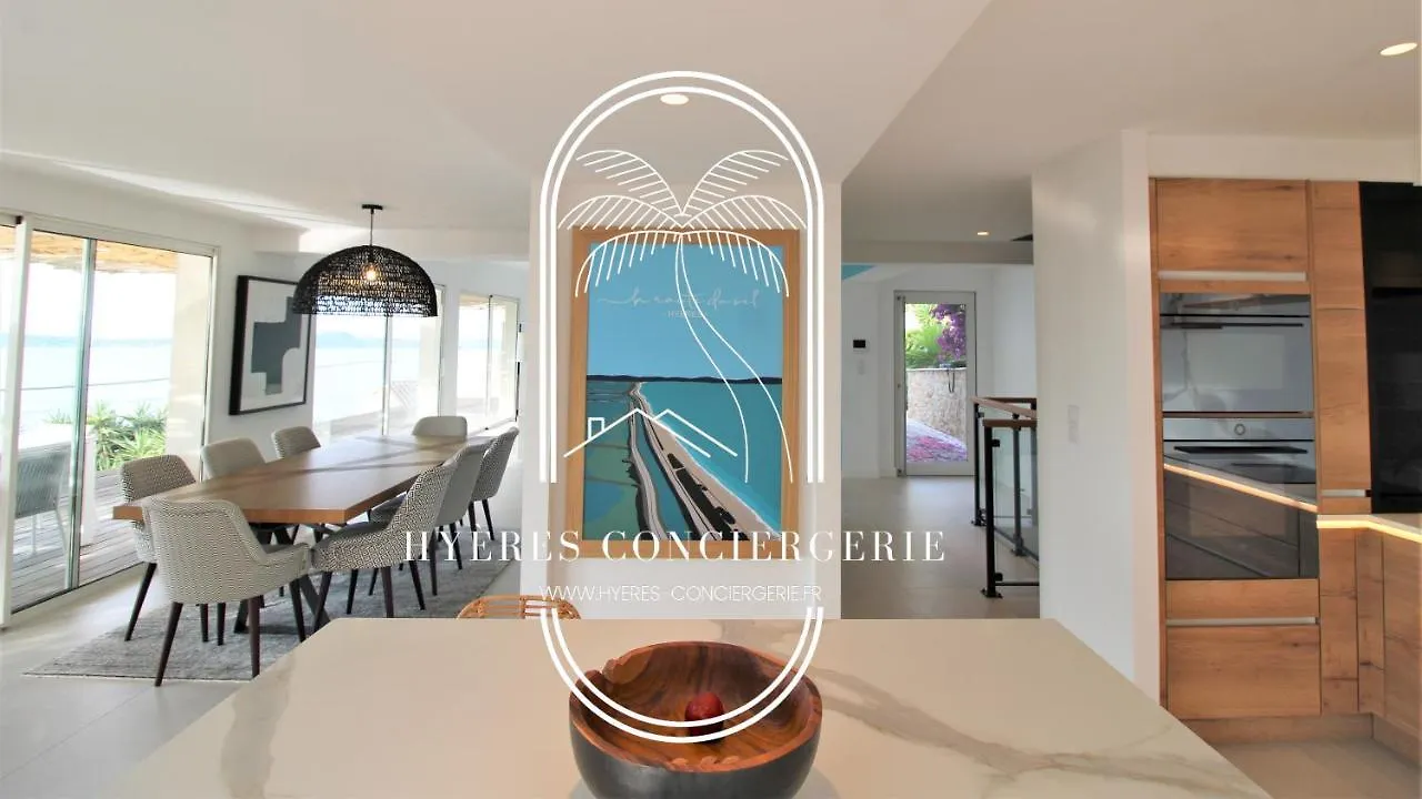 Villa Grand Standing: Renovated Seaside Retreat with Pool Hyeres