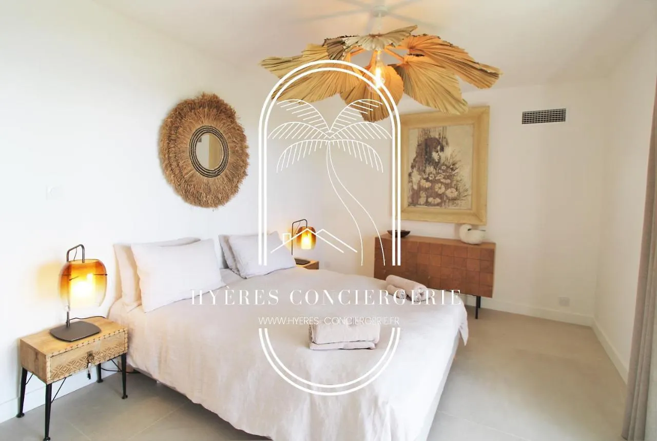 Villa Grand Standing: Renovated Seaside Retreat with Pool Hyeres