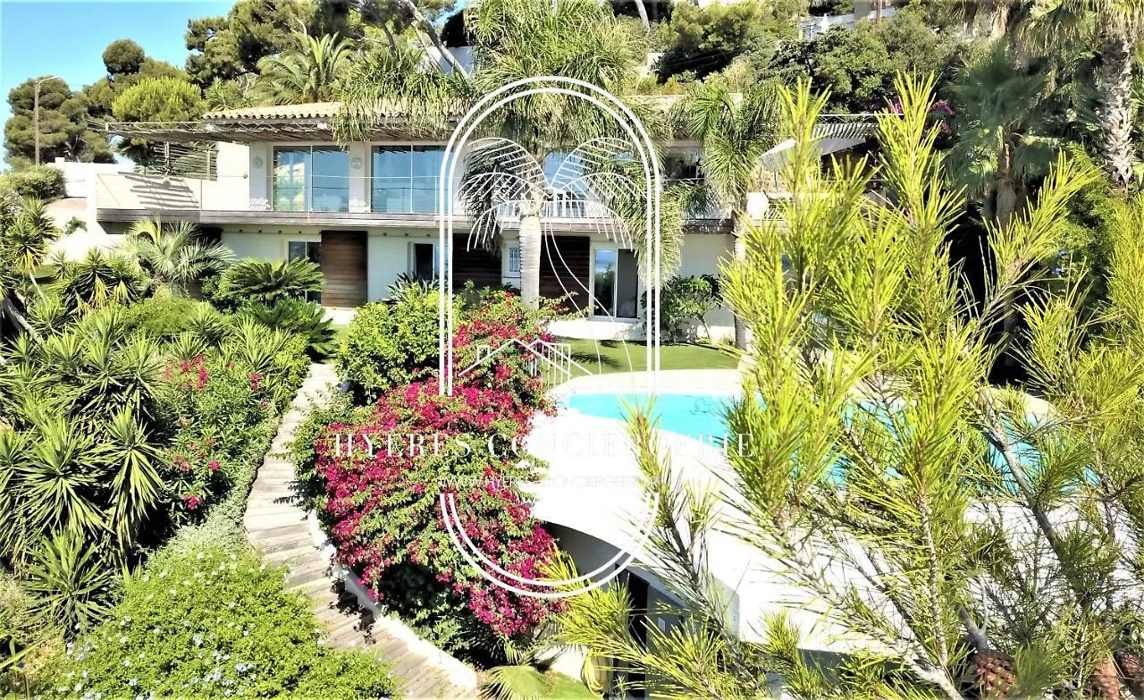 Villa Grand Standing: Renovated Seaside Retreat with Pool Hyeres 0*,  France