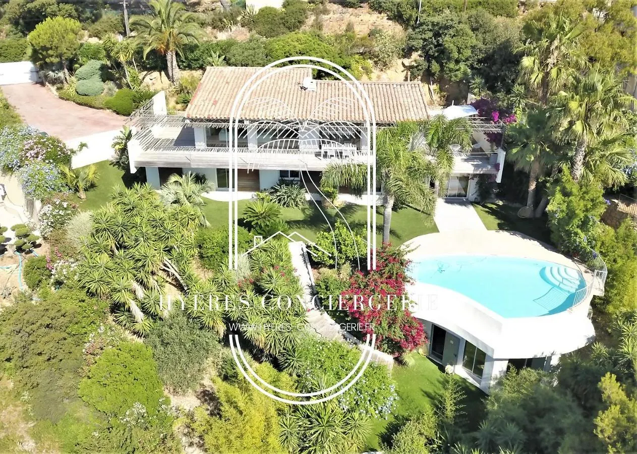 Villa Grand Standing: Renovated Seaside Retreat with Pool Hyeres