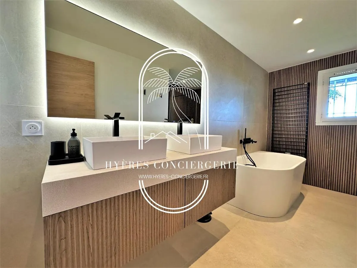 Villa Grand Standing: Renovated Seaside Retreat with Pool Hyeres