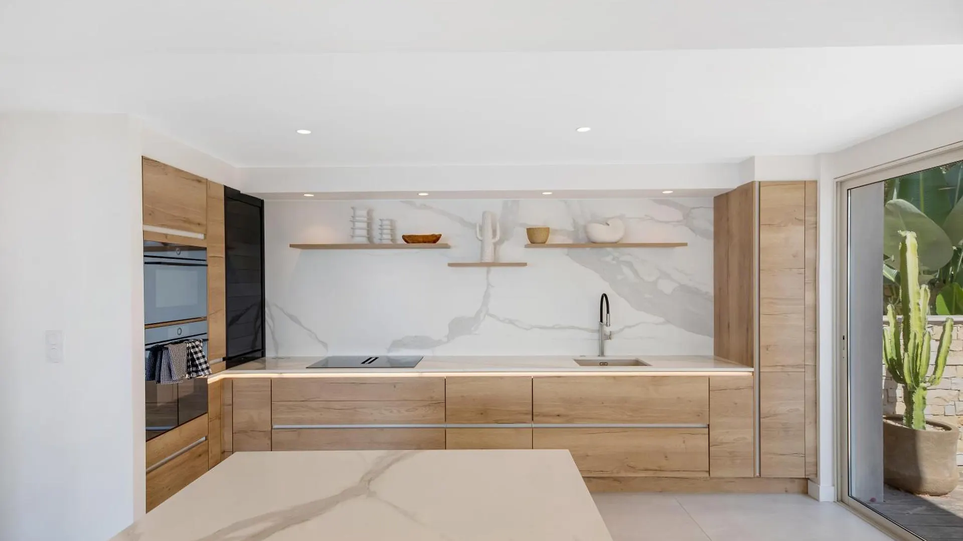 Villa Grand Standing: Renovated Seaside Retreat with Pool Hyeres