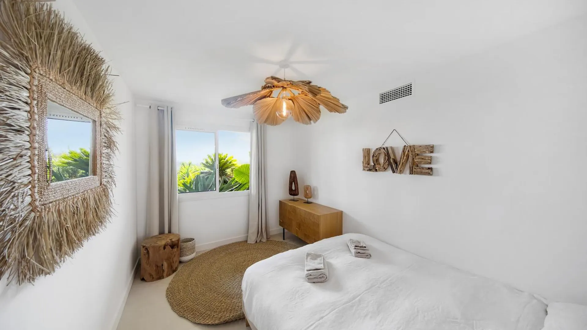 Villa Grand Standing: Renovated Seaside Retreat with Pool Hyeres