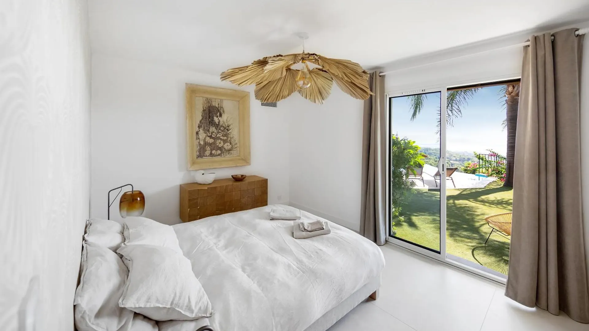 Villa Grand Standing: Renovated Seaside Retreat with Pool Hyeres