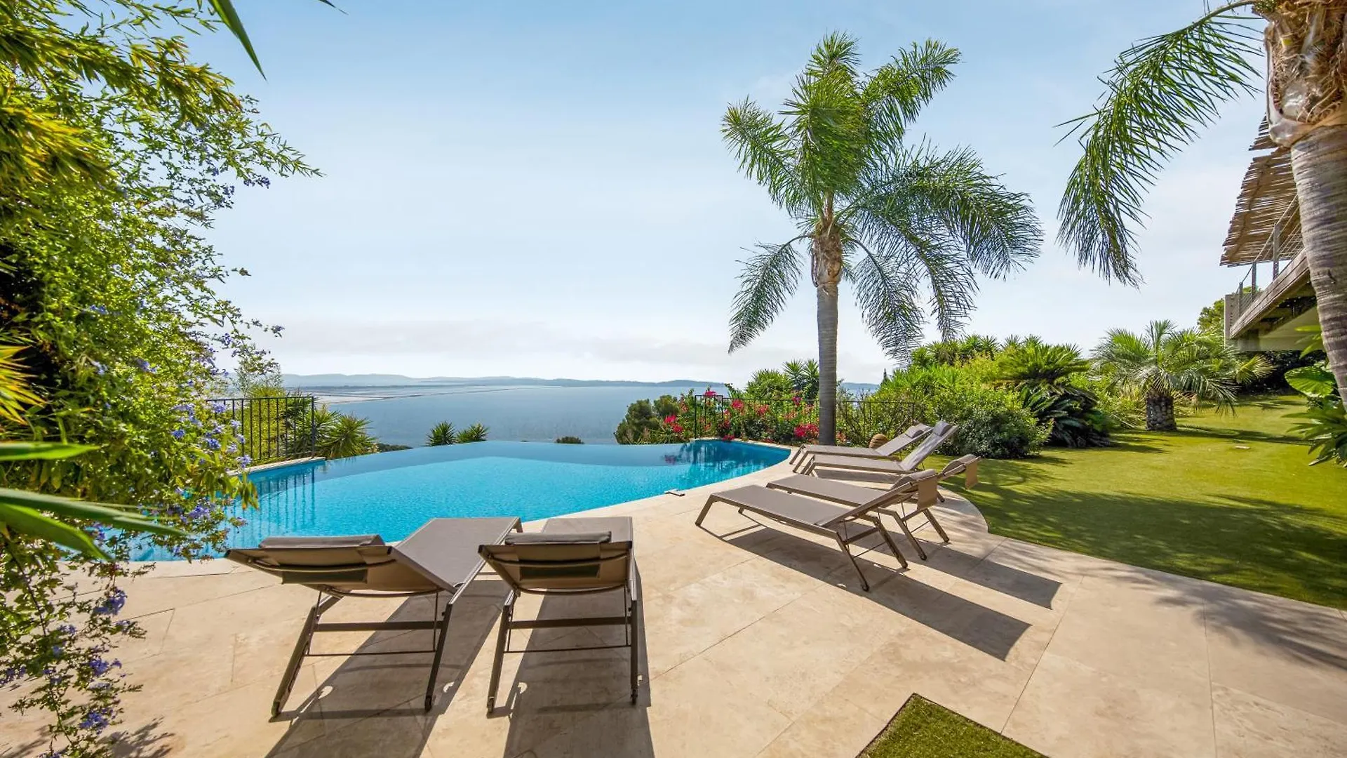 Villa Grand Standing: Renovated Seaside Retreat with Pool Hyeres 0*,  France