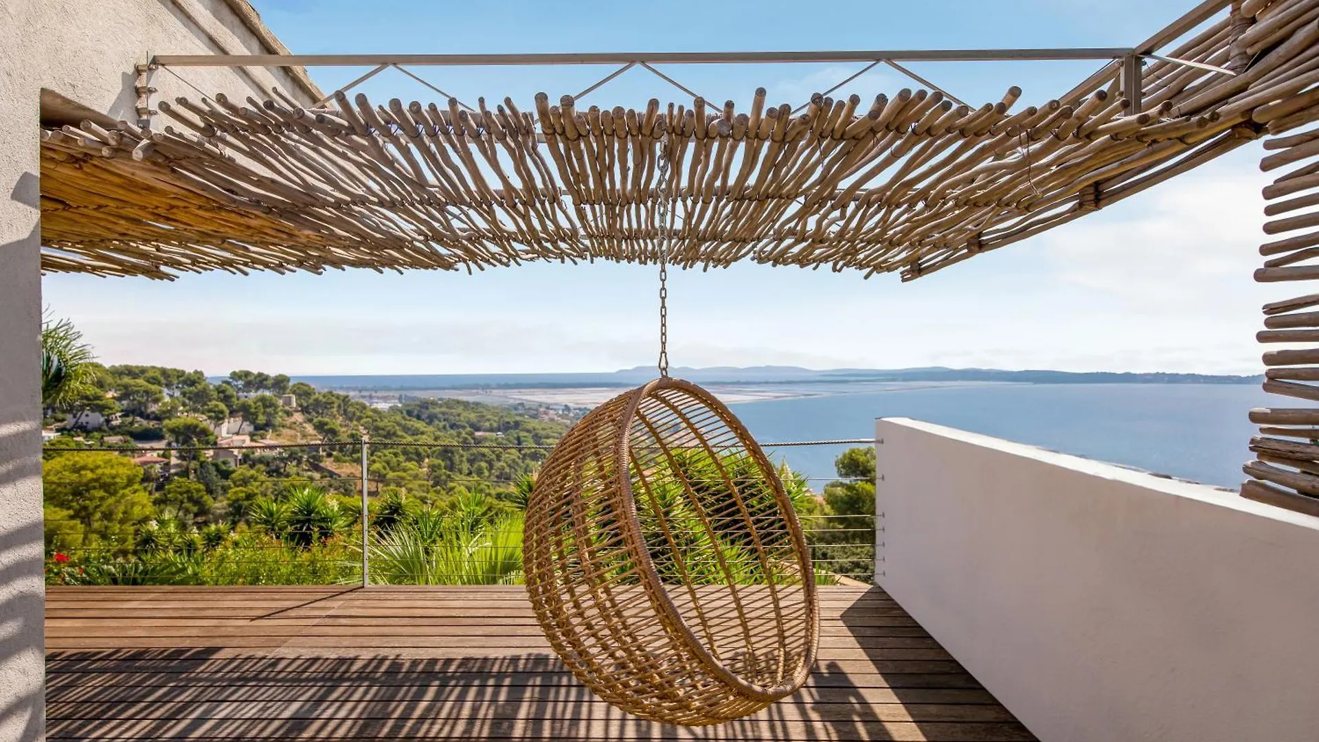 Villa Grand Standing: Renovated Seaside Retreat with Pool Hyeres
